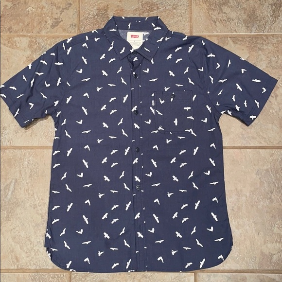 Levi’s Short Sleeve Button Down - Picture 1 of 5